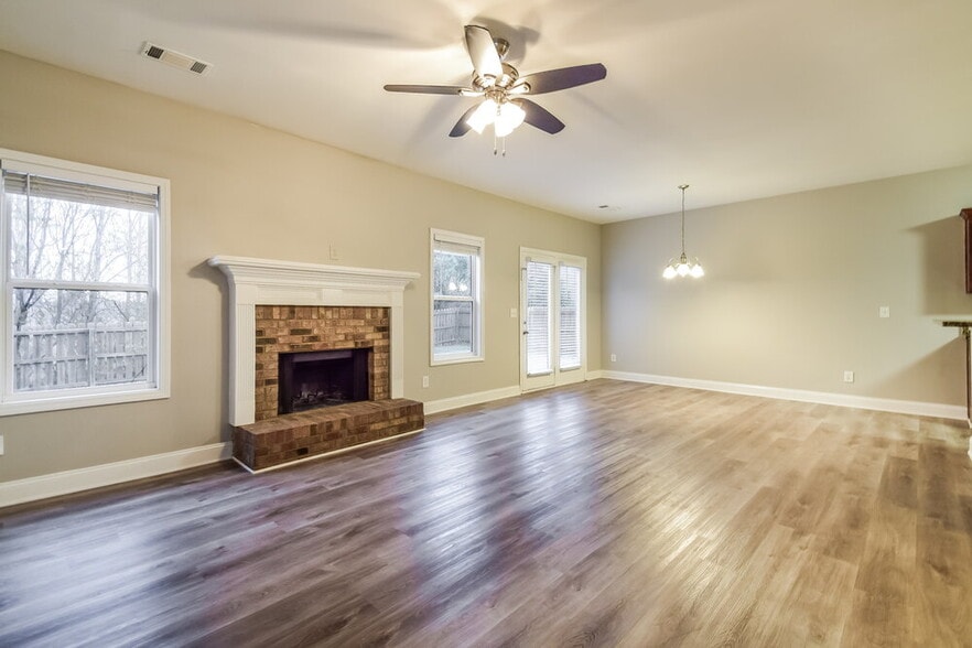 Building Photo - 1950 Lily Valley Dr