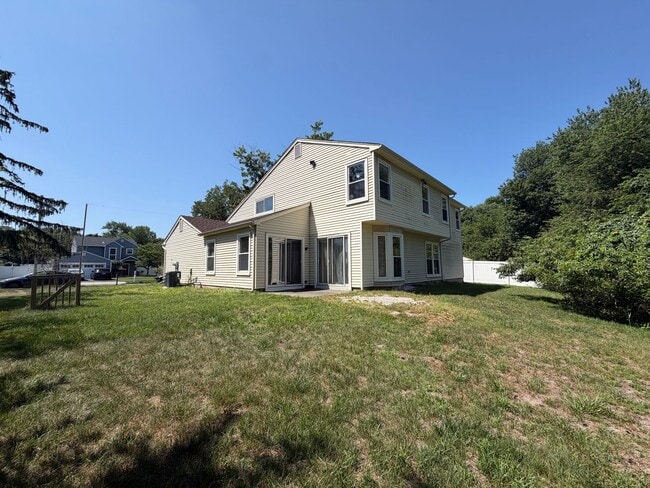 Building Photo - Spacious 4-Bedroom Colonial with 2-Car Garage in Howell