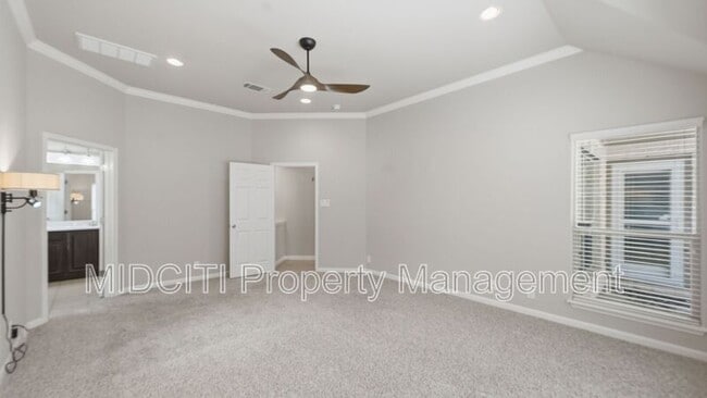 Building Photo - 842 Santa Cruz Ln