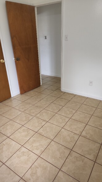 Building Photo - 211 Dillard St