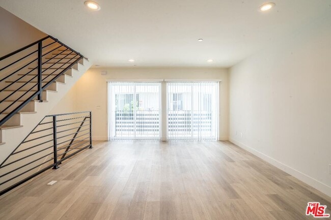 Building Photo - 608 1/2 N Gramercy Pl