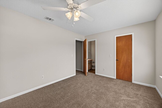 Building Photo - Nice family home!