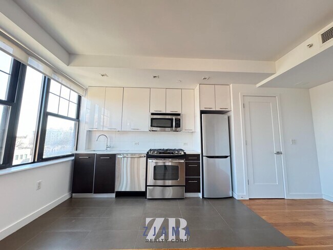 Building Photo - 123 Parkside Ave