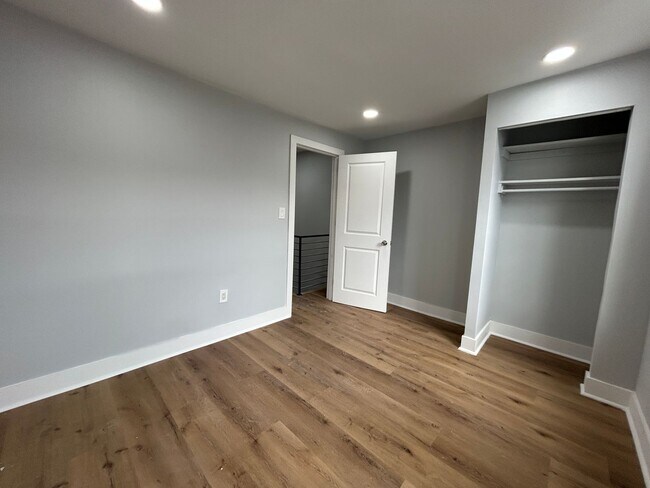 Building Photo - 1049 Mercy St