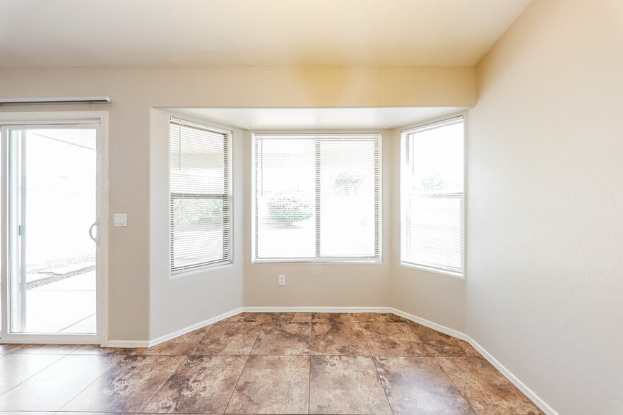 Building Photo - 16038 W Carmen Dr