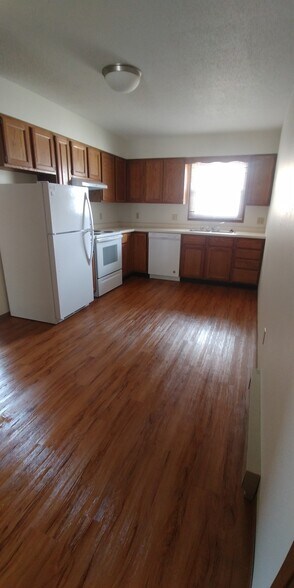 Building Photo - 2310 Meadow Ln