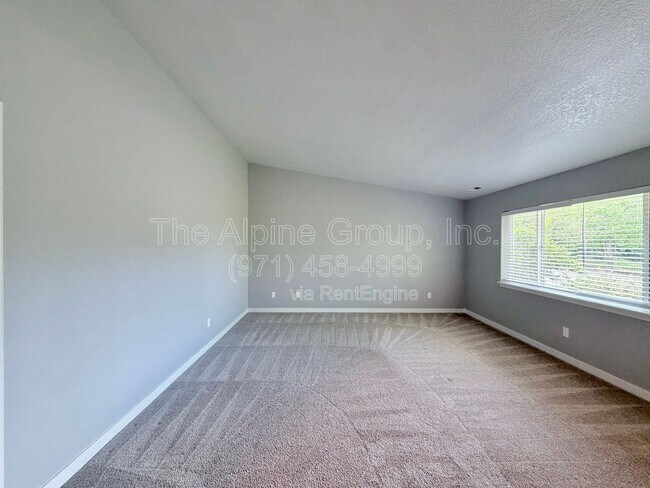 Building Photo - 5847 SW Coventry Pl