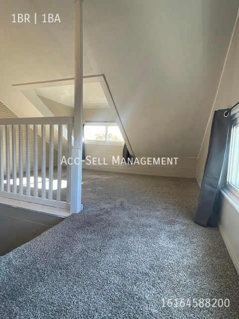 Building Photo - 1003 Bridge St NW