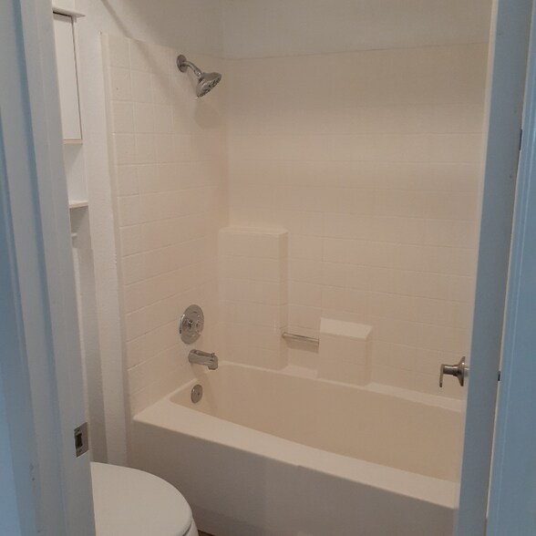 Building Photo - 9885 Caspi Gardens Dr