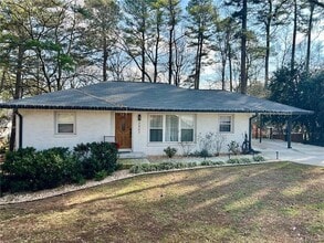 Building Photo - 3867 Hillcrest Dr SE