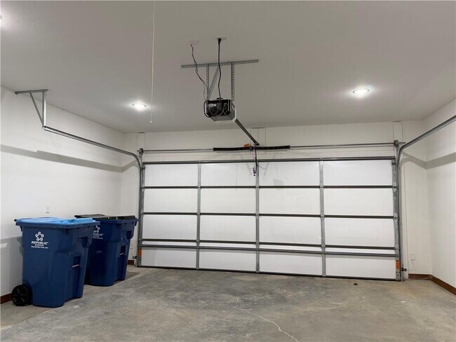 Building Photo - 7009 SW Basswood Ave