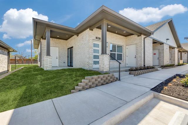 Building Photo - 820 W McLeroy Blvd