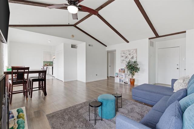 Building Photo - 10566 High Hollows Dr