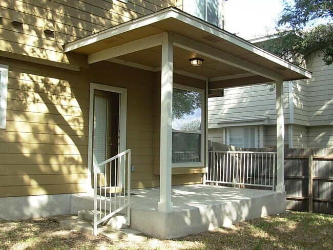 Building Photo - 2103 Keepsake Dr