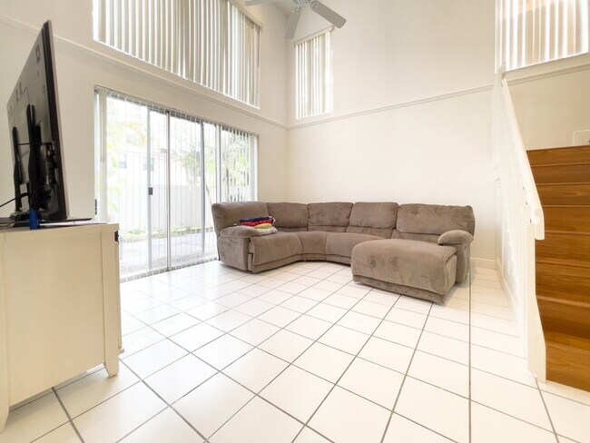 Building Photo - 931 Opal Terrace