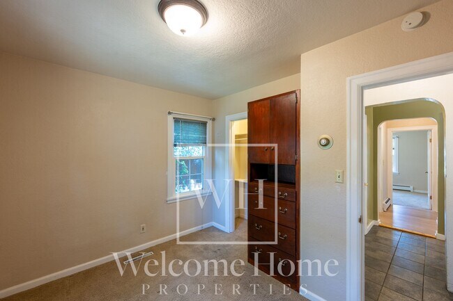 Building Photo - Vintage Home with Room to Entertain