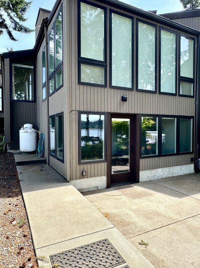 Building Photo - Stunning completely remodeled waterfront P...