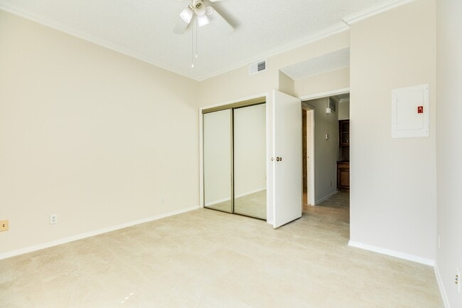 Building Photo - 921 Marine Dr