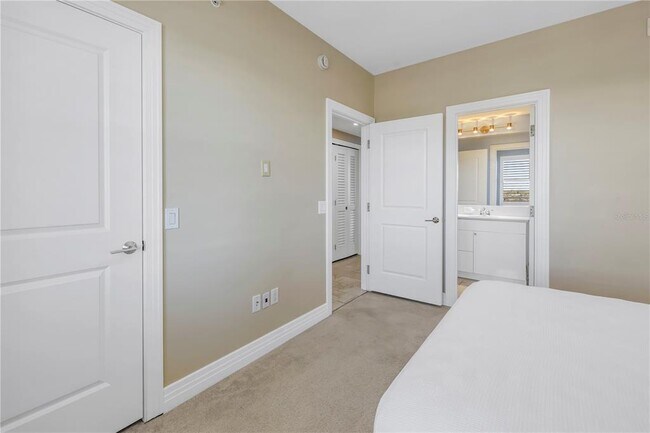 Building Photo - 1325 Snell Isle Blvd NE
