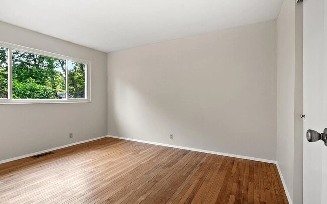 Building Photo - 3375 Brunswick Dr