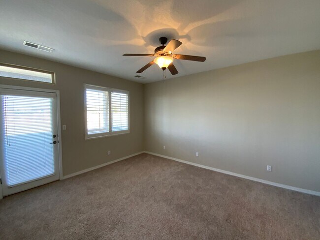 Building Photo - 3 Bedroom Townhome Available Near Wyoming Blvd NE & Paseo Del Norte Blvd NE!