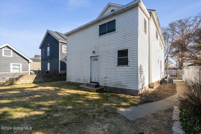 Building Photo - 53 Beekman St