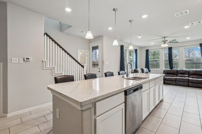 Building Photo - 7333 Hinsdale Dr