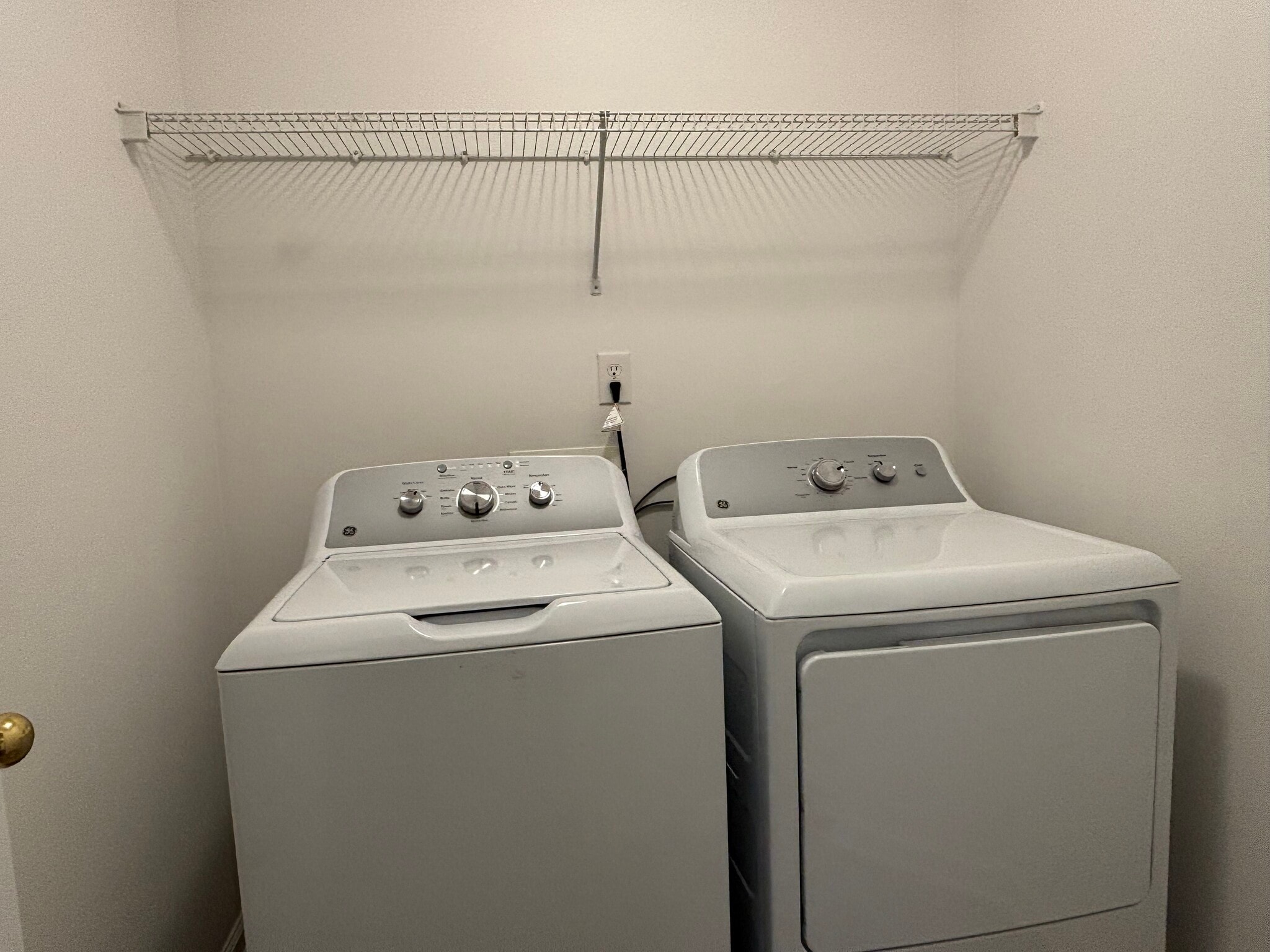 Building Photo - 27 Farm Brook Way