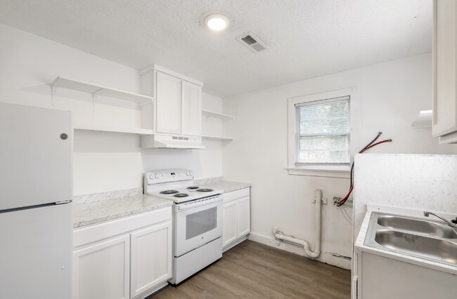 Building Photo - Spacious & Fully Renovated Prime North Charleston Location – Pre-Leasing Now!