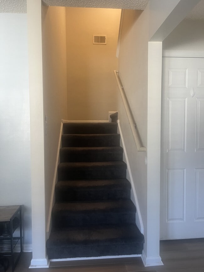 Building Photo - 343 Briarbend Rd