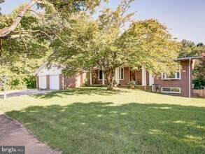 Building Photo - 1633 Wrightson Dr