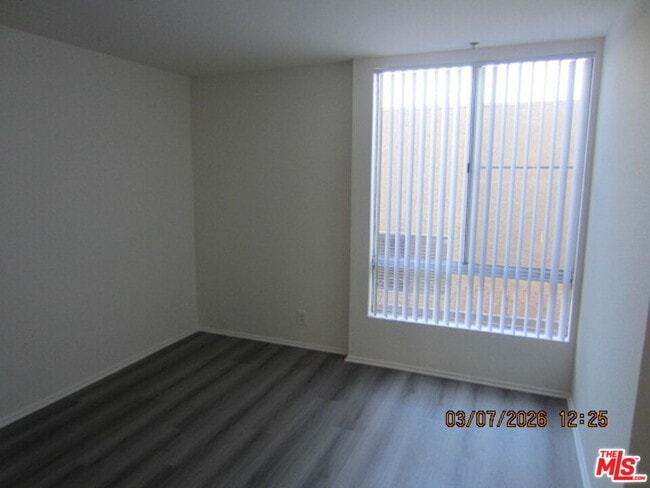 Building Photo - 1212 Beachwood Dr