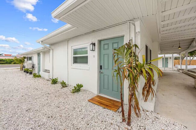 Building Photo - 637 S Orlando Ave