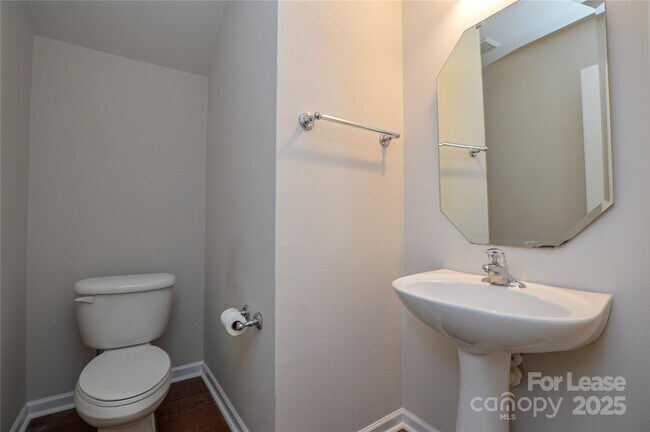 Building Photo - 1008 Millbank Dr