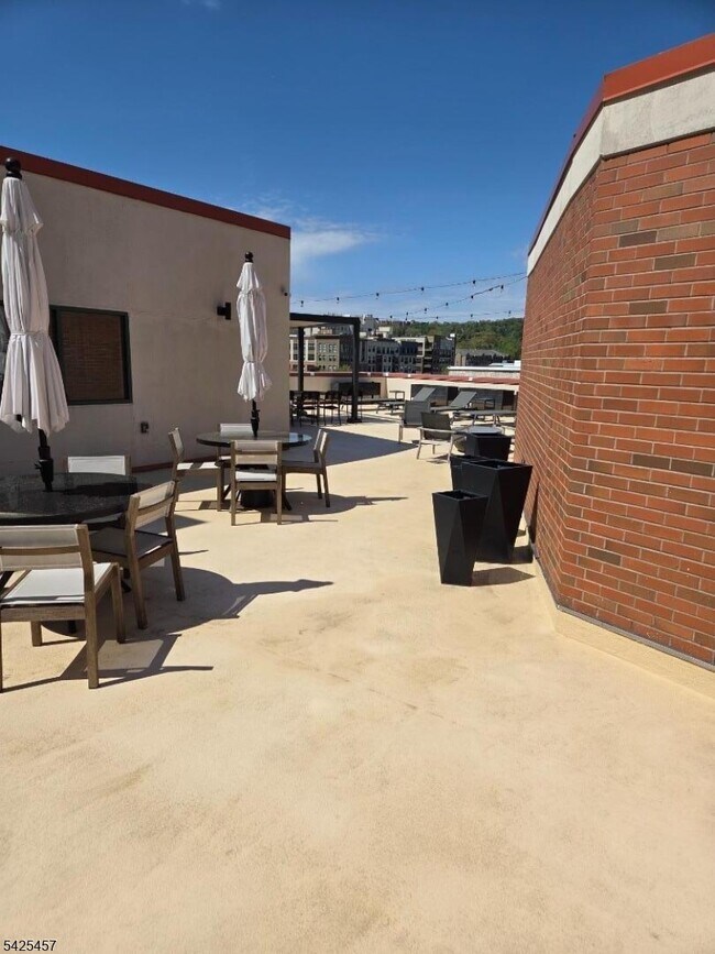 Building Photo - 48 S Park St