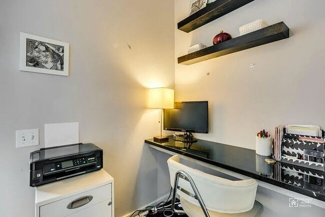 Building Photo - 659 W Randolph St