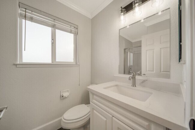 Building Photo - Wonderful Home with a Boat Slip and a Comm...