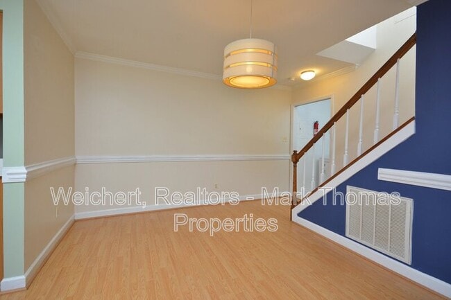 Building Photo - 425 Summerwalk Cir