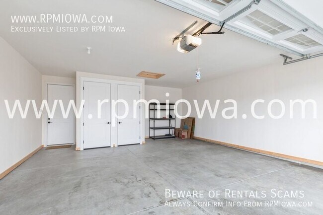 Building Photo - ZERO ENTRY EXECUTIVE RANCH!! 3 Bedroom, 2 ...