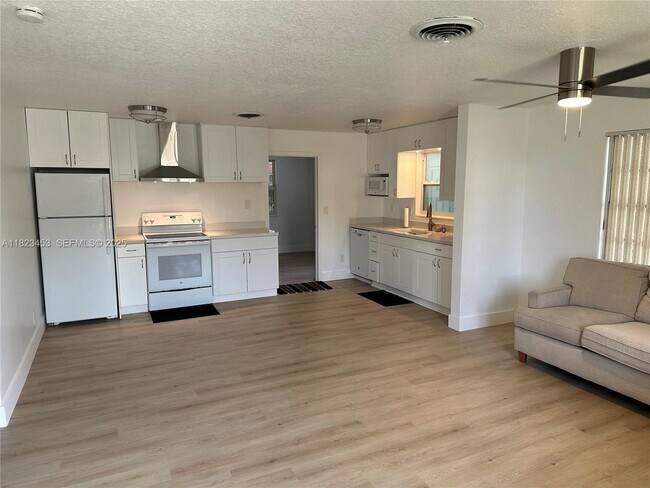 Building Photo - 201 E 28th St