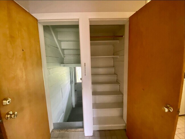 Building Photo - 1 bed/1 bath in Heritage Hill ( first floor)