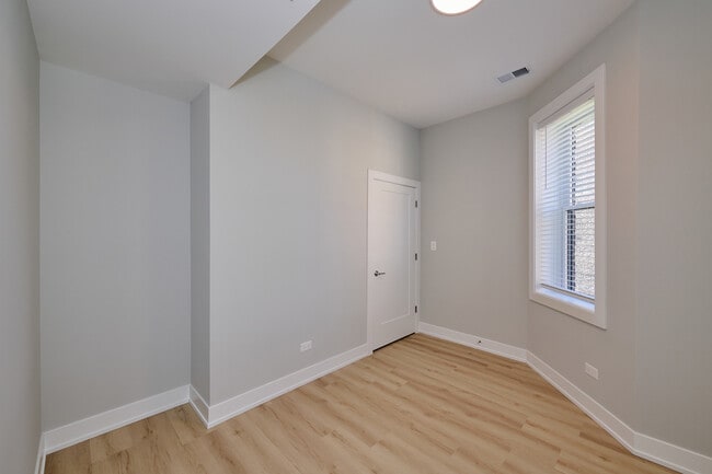 Building Photo - 2876 W 21st Pl