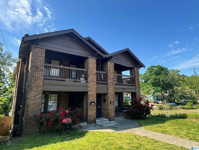 Primary Photo - 1229 8th Ave W