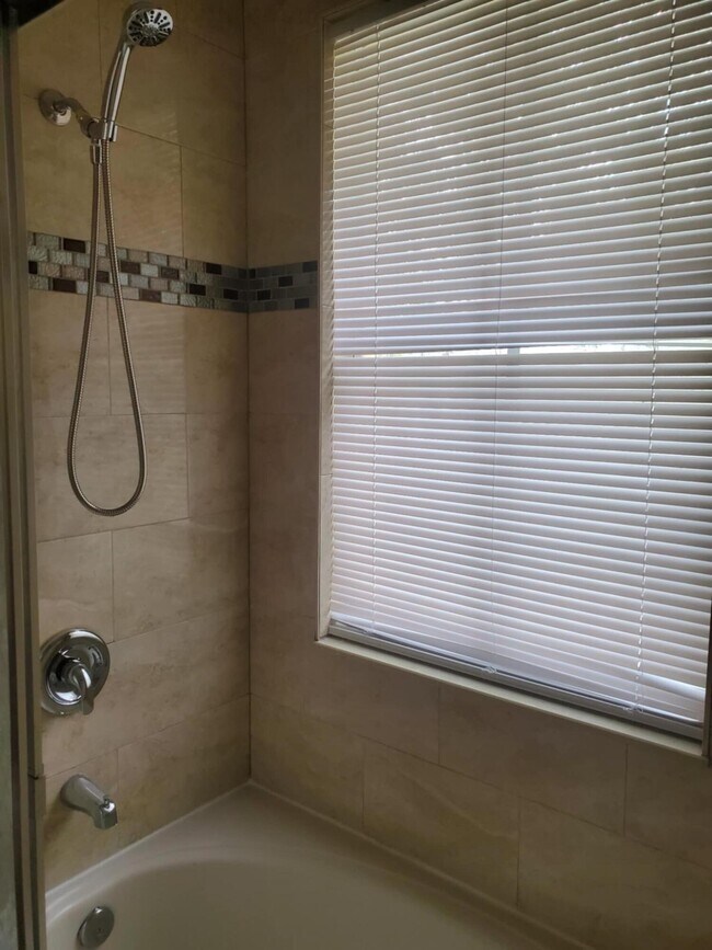 Building Photo - 2227 Shoma Dr