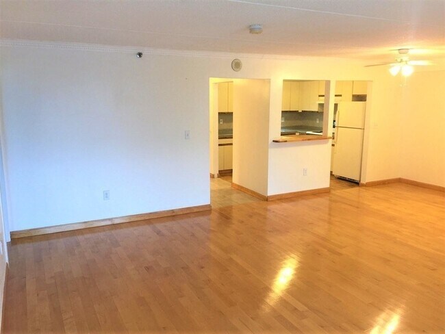Building Photo - 200 Cove Way