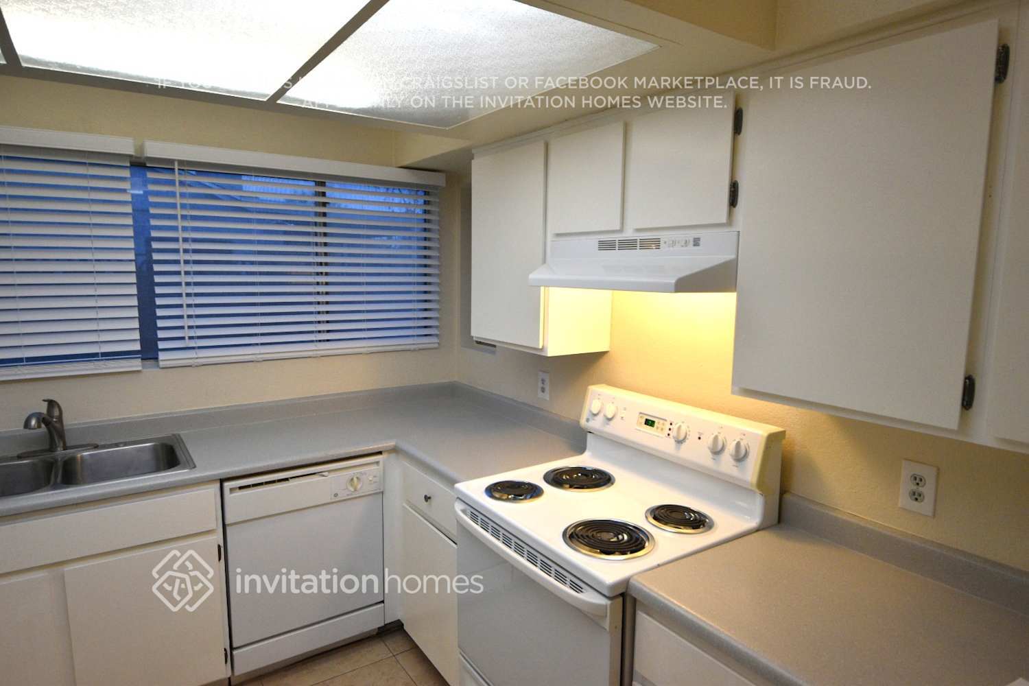 Building Photo - 3317 W Potter Dr