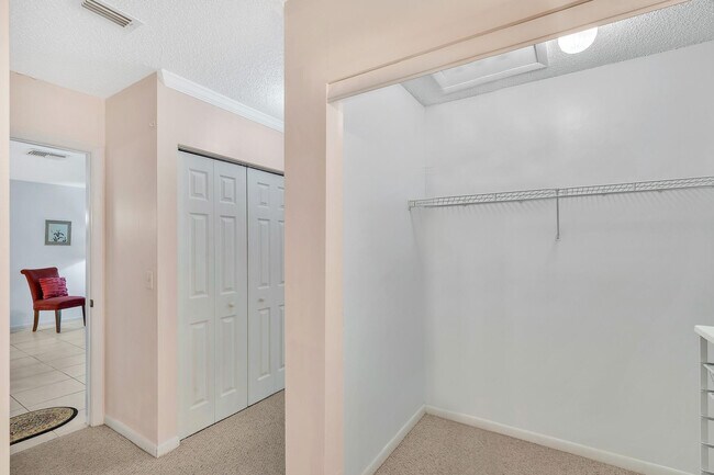 Building Photo - 9278 Vista Del Lago