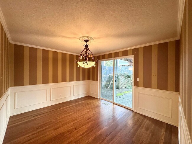 Building Photo - Stunning Bellevue Home with Lush Gardens &...