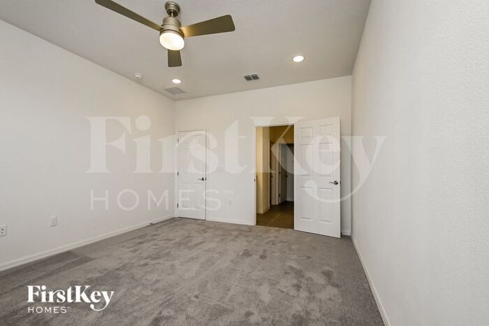 Building Photo - 600 Crown Rose Dr