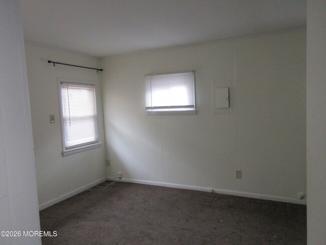 Building Photo - 319 13th Ave